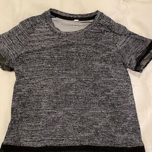 Lululemon t shirt